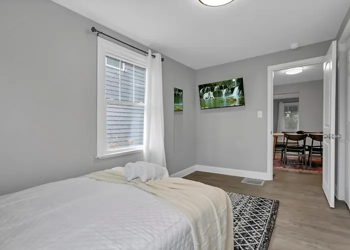 The Huron Charmer-4 Bd And Yard * Columbus