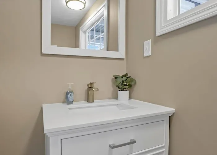 The Huron Charmer-4 Bd And Yard *