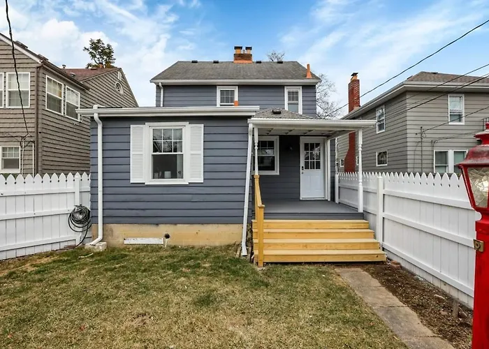Holiday home The Huron Charmer-4 Bd And Yard Columbus